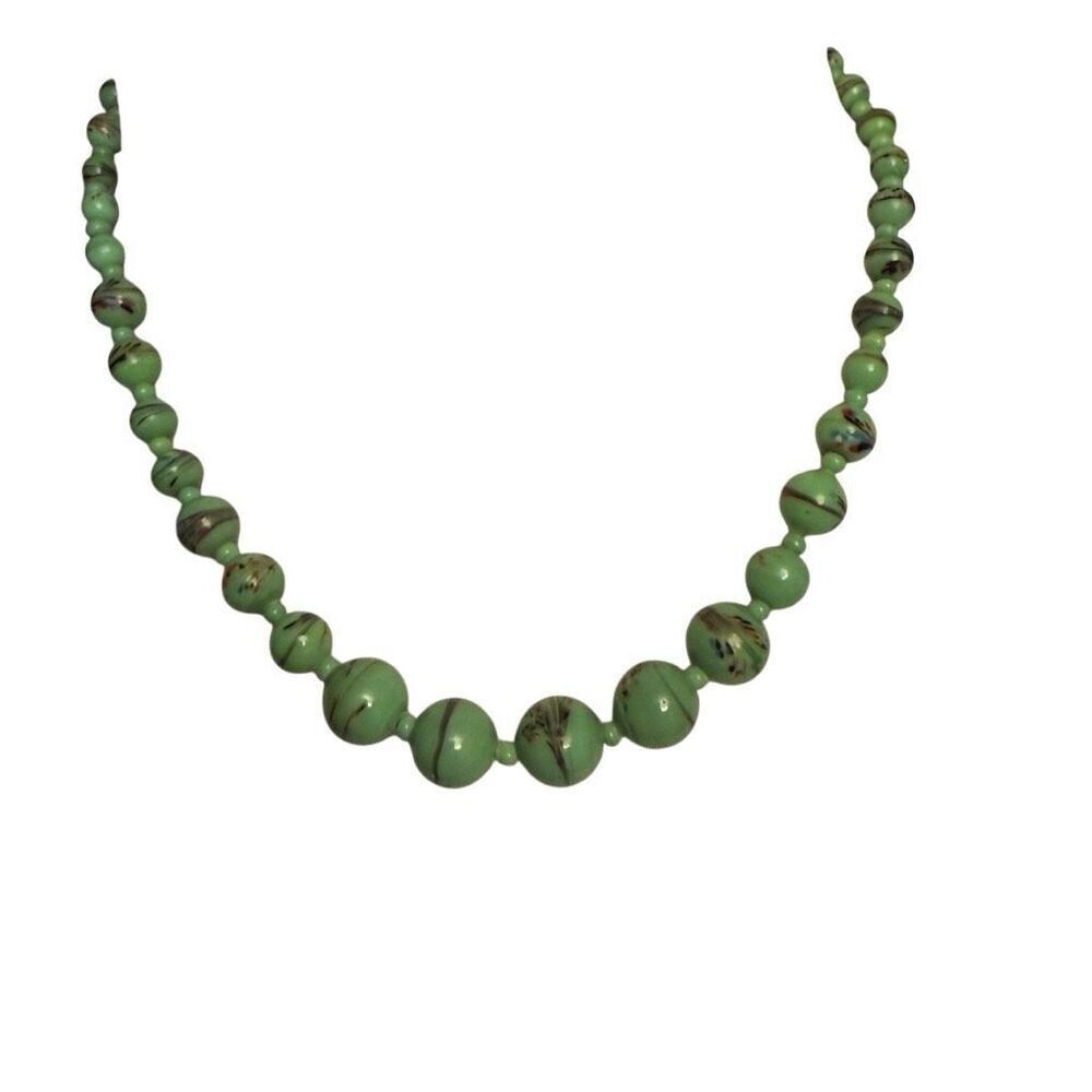 Boutique Green swirl glass beaded necklace